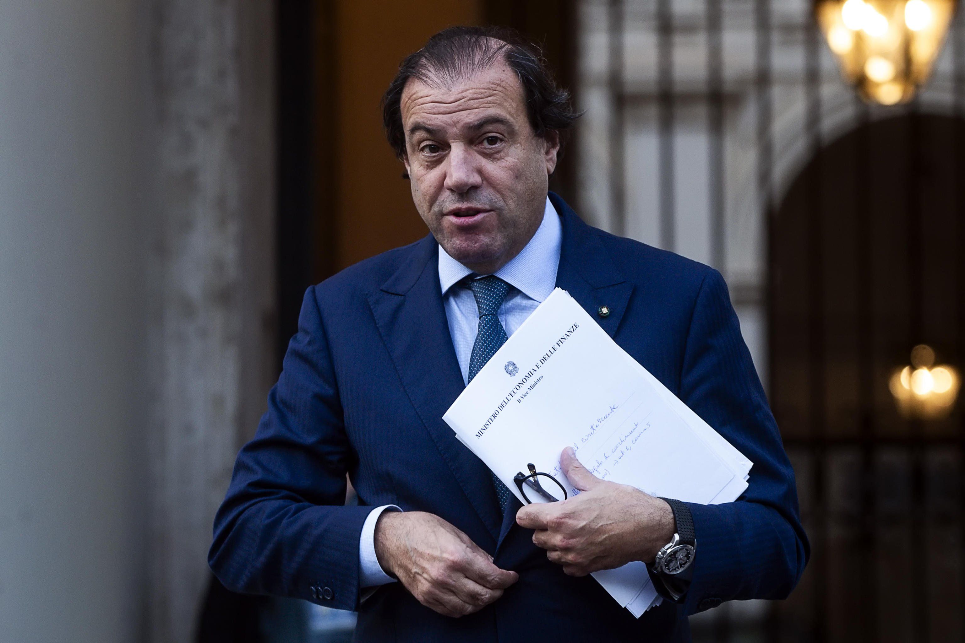 Dal taglio agli assegni degli statali risparmi in manovra per 150 milioni