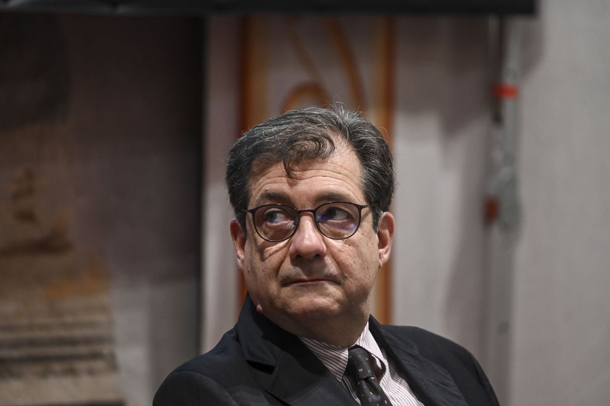 L’agguato telefonico fa una vittima. Lascia il consigliere diplomatico Talò