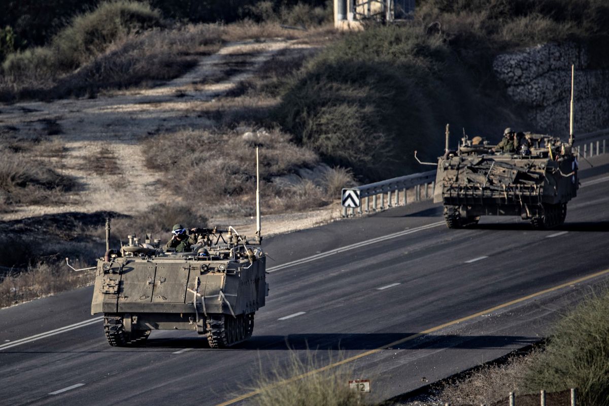 A Gaza due scuole colpite dai raid. Tank israeliani nel Sud della città