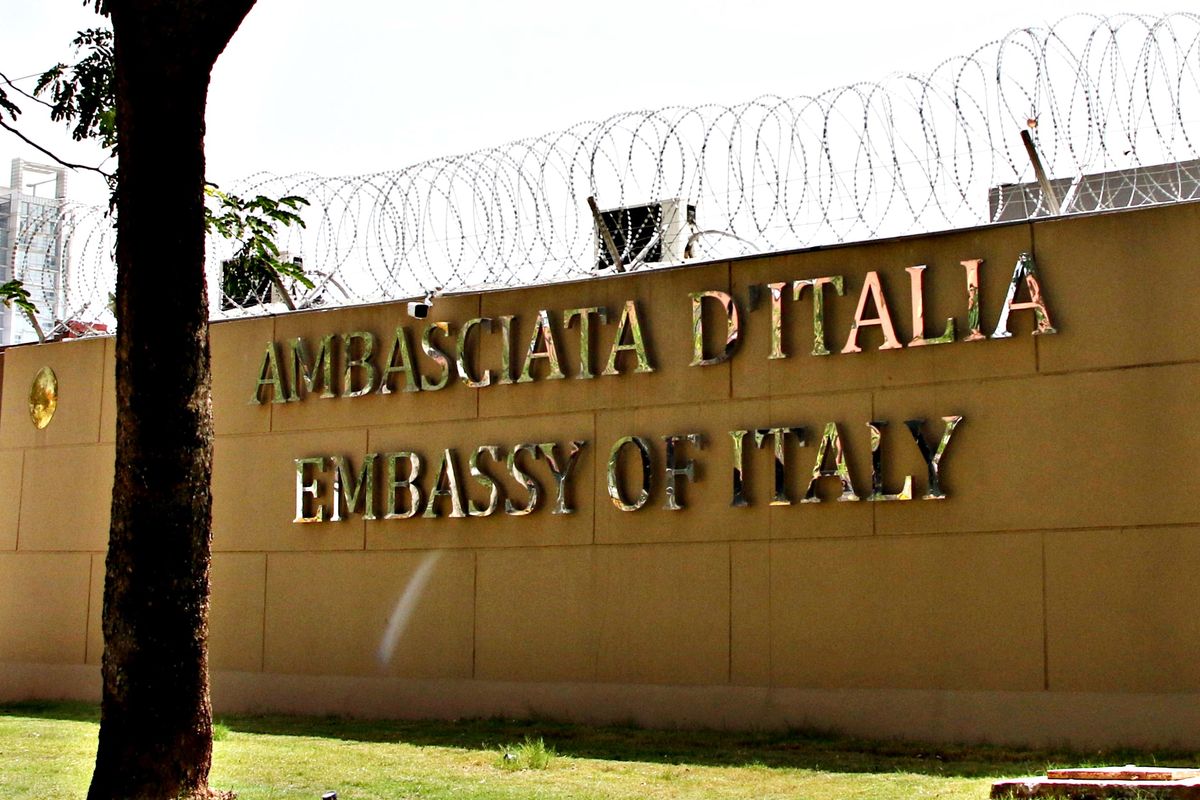 Ecco le basi dei clandestini con i falsi visti