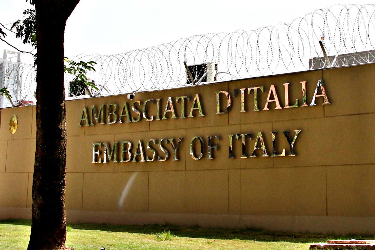 Ecco le basi dei clandestini con i falsi visti