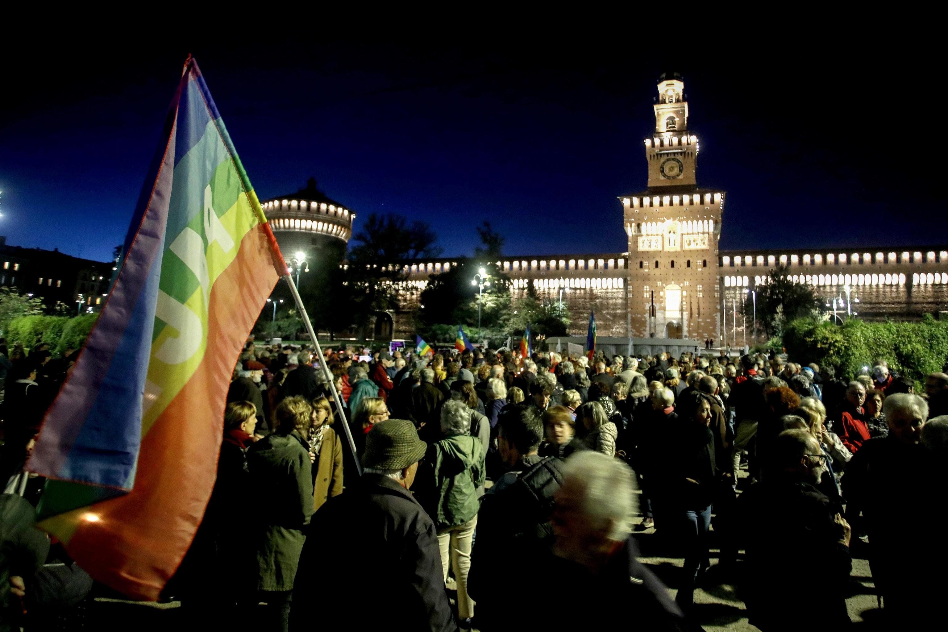 Da noi i pacifisti vietano le bandiere d’Israele