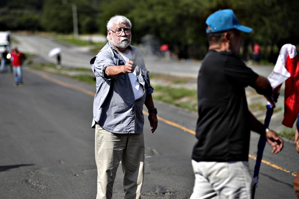 La scusa degli scontri serve all’Ue e all’Oms: fanno i vertici online e saltano i parlamenti