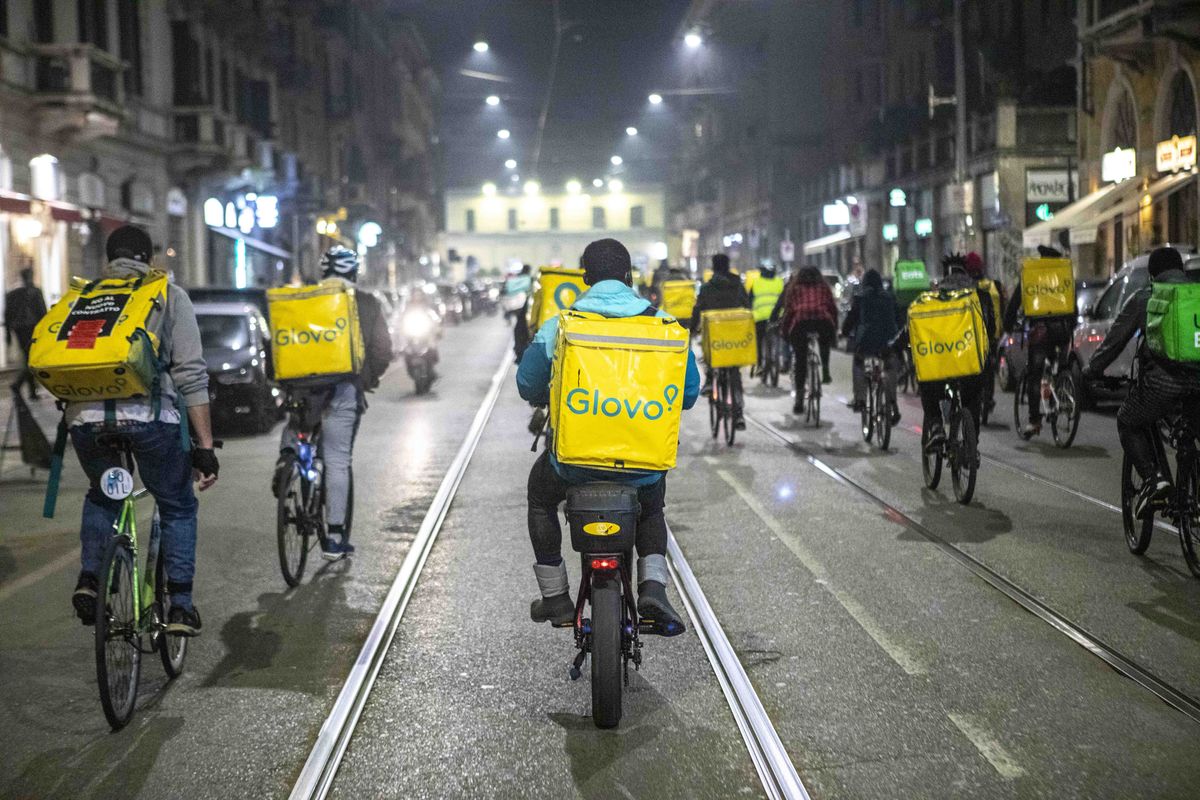 I rider insegnano: per le sigle rosse gli operai sono mero strumento