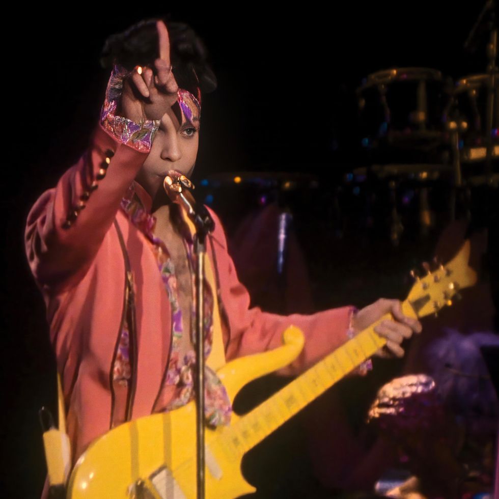 Watch Rare Prince Performance of ‘Nothing Compares 2 U’ - PAPER Magazine