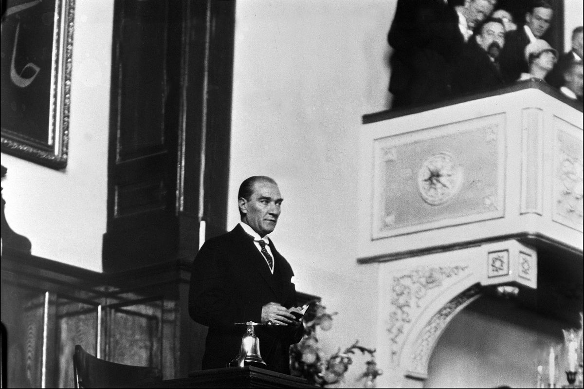 Effemeridi: dalla morte di Atatürk al presunto paziente zero del Covid