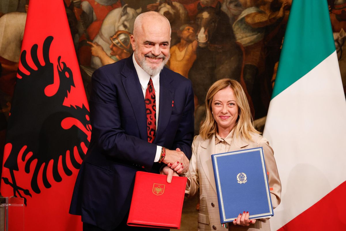 Il patto con l’Albania è lo scacco matto ai tradimenti dell’Ue. E vale oro alle urne