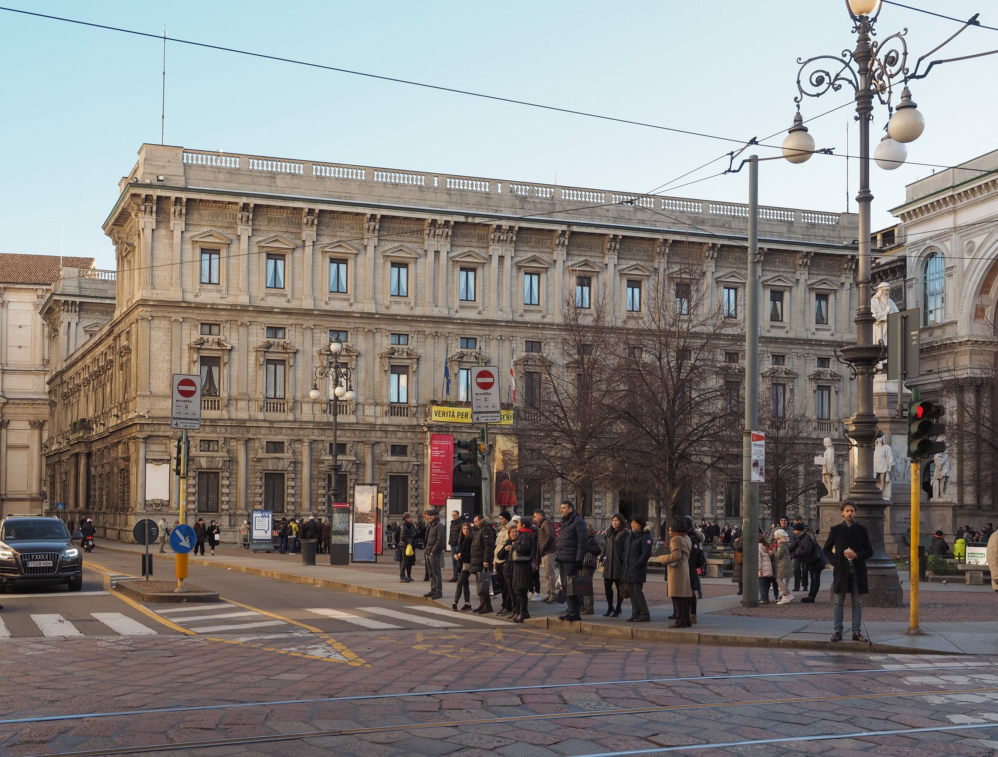 Africano tenta una violenza sessuale davanti alla finestra di Beppe Sala