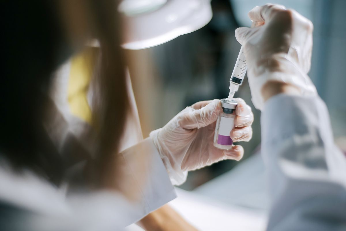 «Obbligo di vaccino incostituzionale»: annullata la multa a un’infermiera