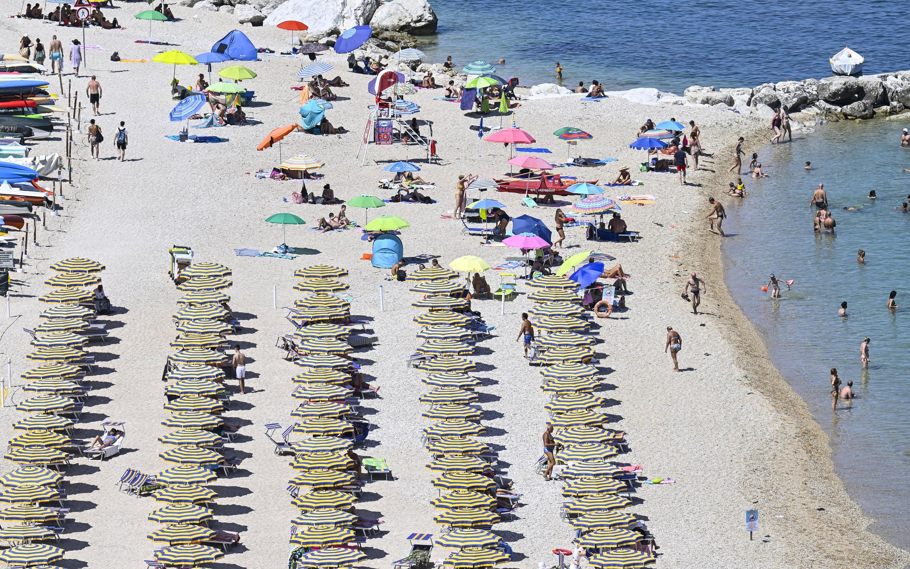 La Cassazione ribalta l’Europa sui balneari: possibili le proroghe