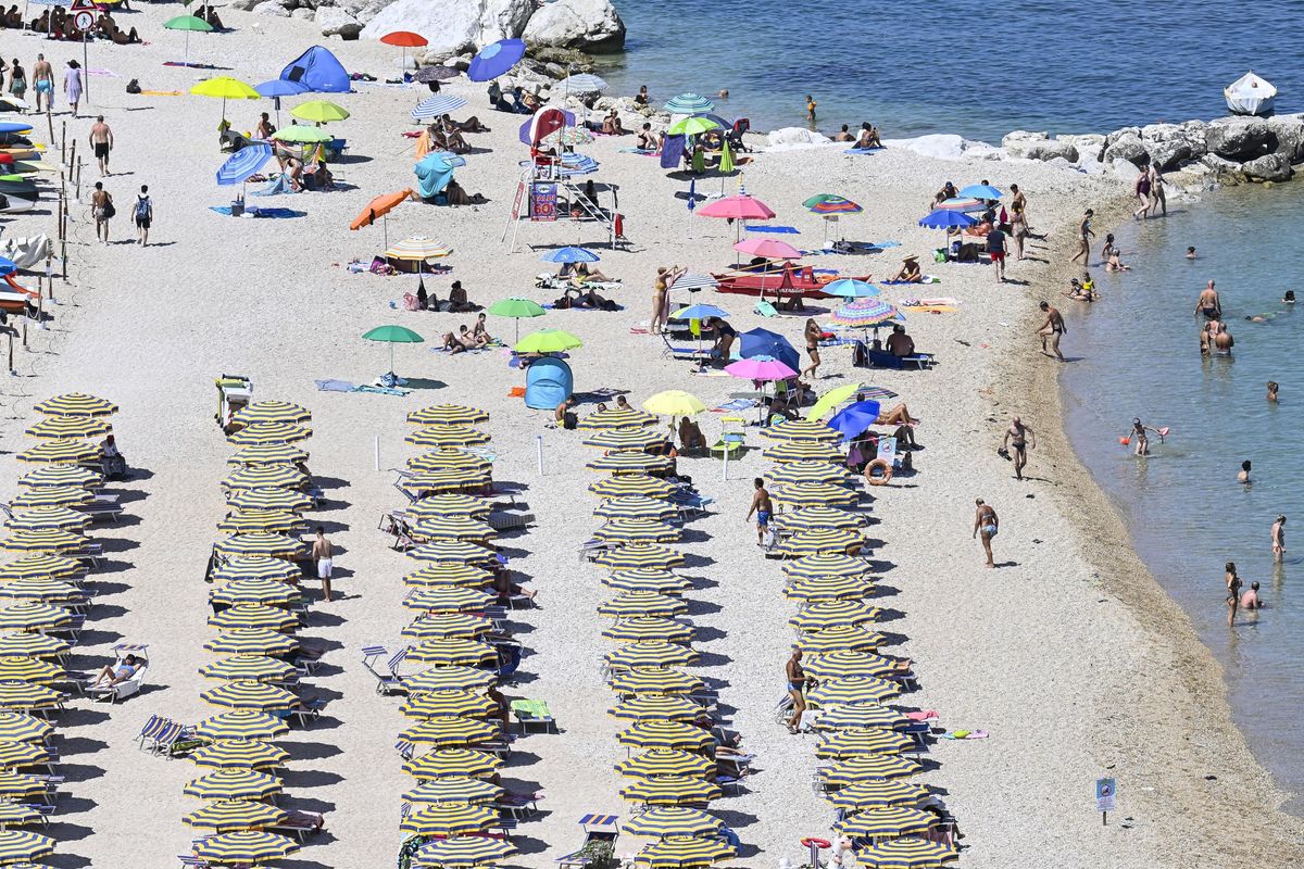 La Cassazione ribalta l’Europa sui balneari: possibili le proroghe