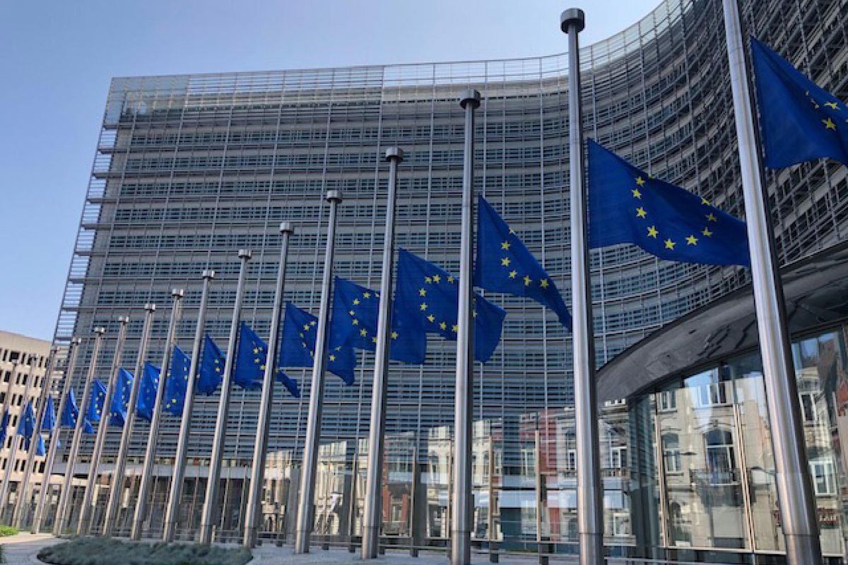 L’Italia traccia il 99,9% dei farmaci ma l’Ue ci impone il modello Far West