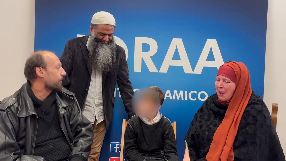 A Bologna l’imam salafita converte un bimbo all’islam in diretta social