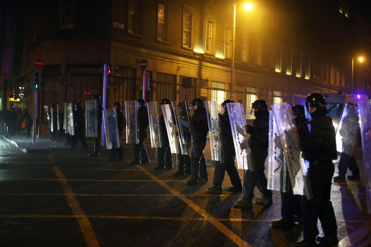 I media si indignano per le proteste, non per la tentata strage di bambini
