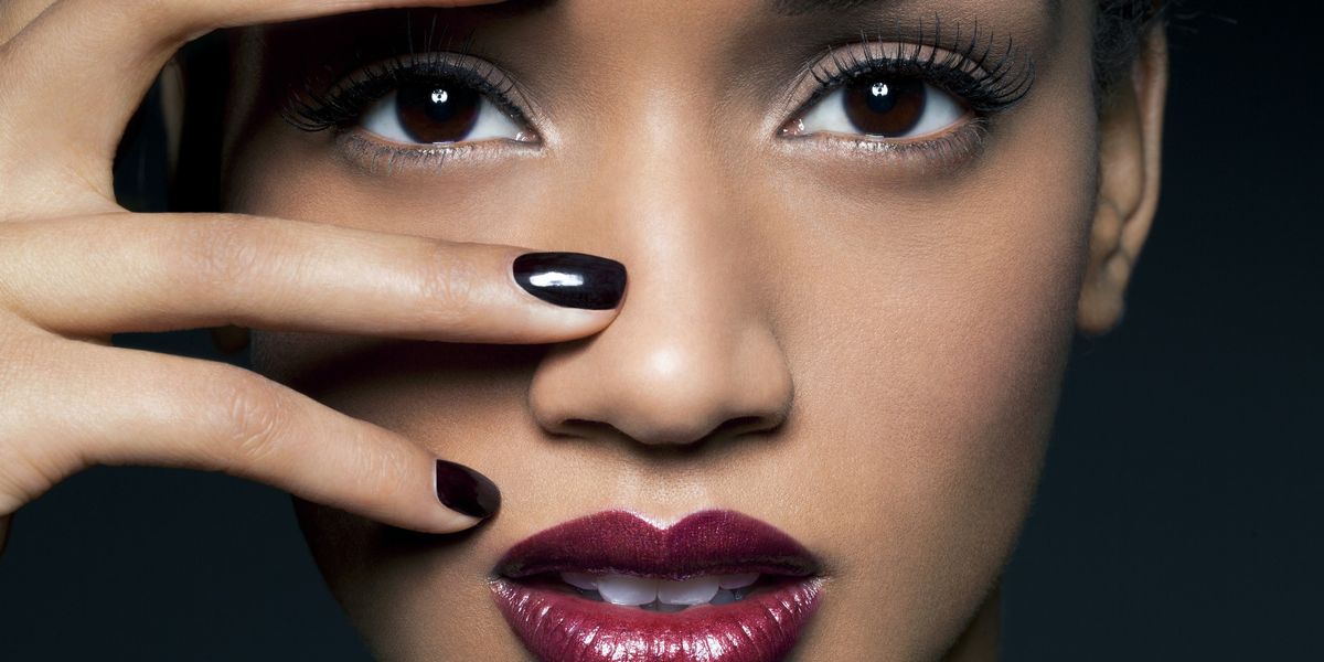 I Tried Out The 'Black Nail Theory': Here’s What It Taught Me About Self-Confidence