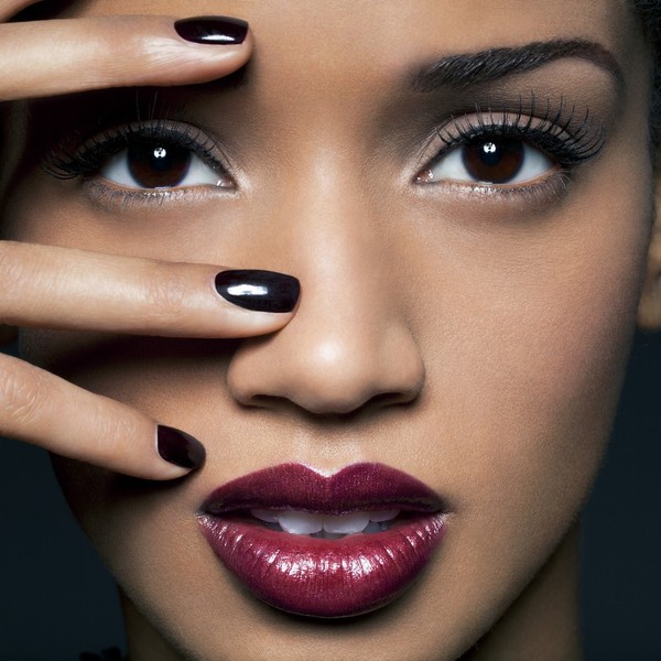 I Tried Out The 'Black Nail Theory': Here’s What It Taught Me About Self-Confidence