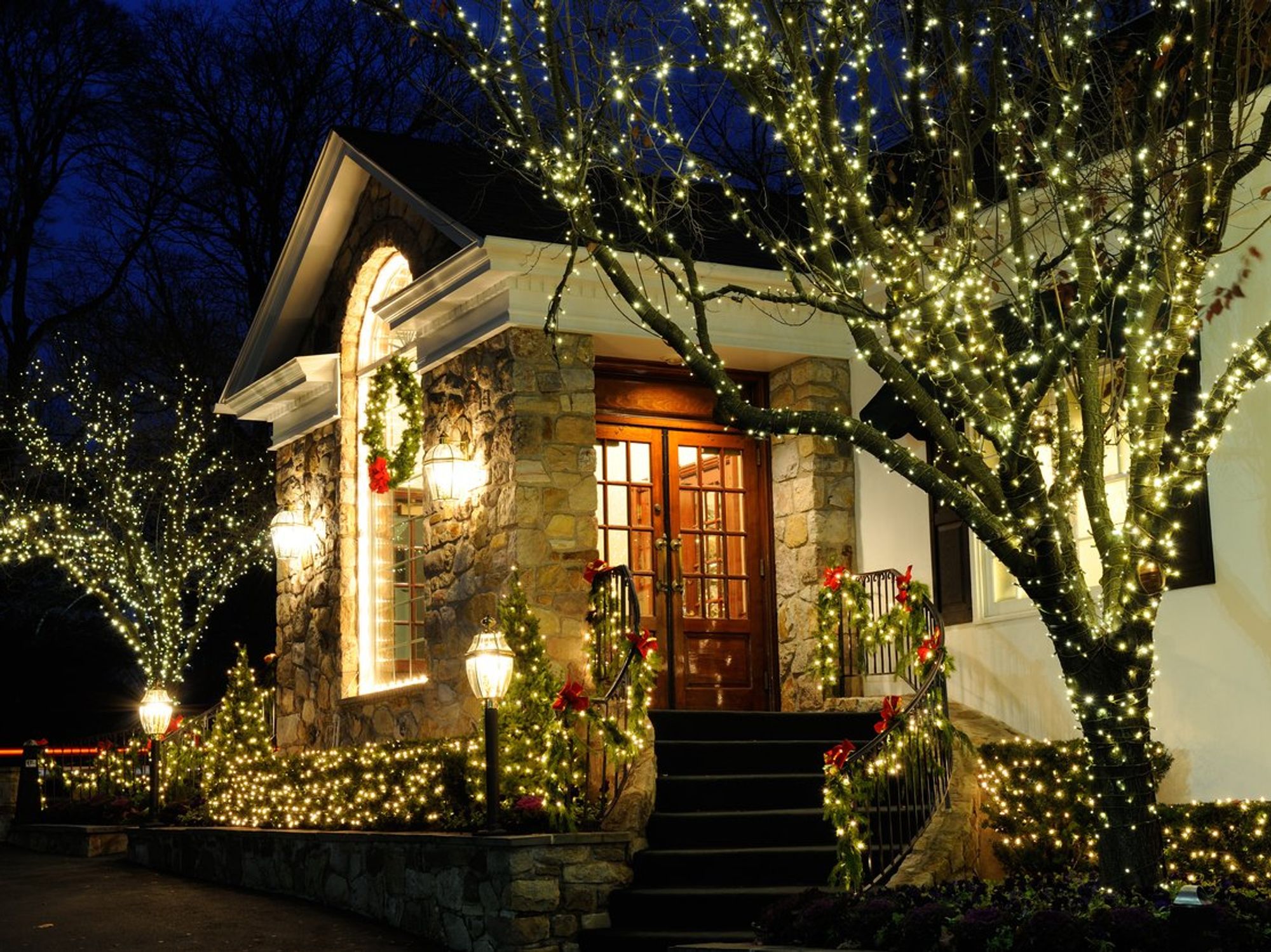 The Ultimate Guide for Holiday Lighting — The Family Handyman