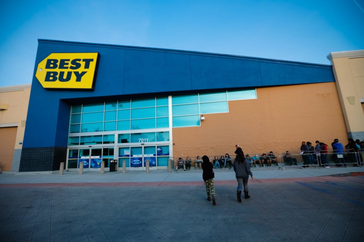 a photo of a best buy store 