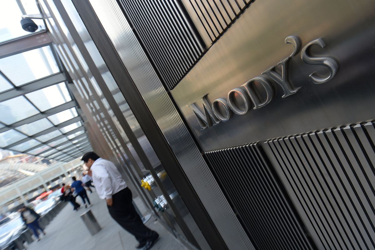 Moody's conferma il rating «Baa3» dell'Italia e alza l'outlook da negativo a stabile