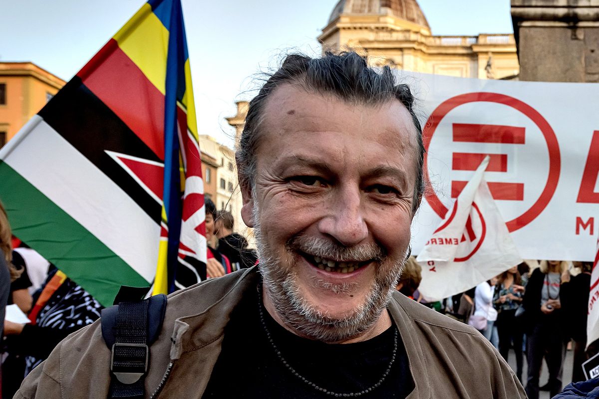 Il no global sotto le gonne del papa