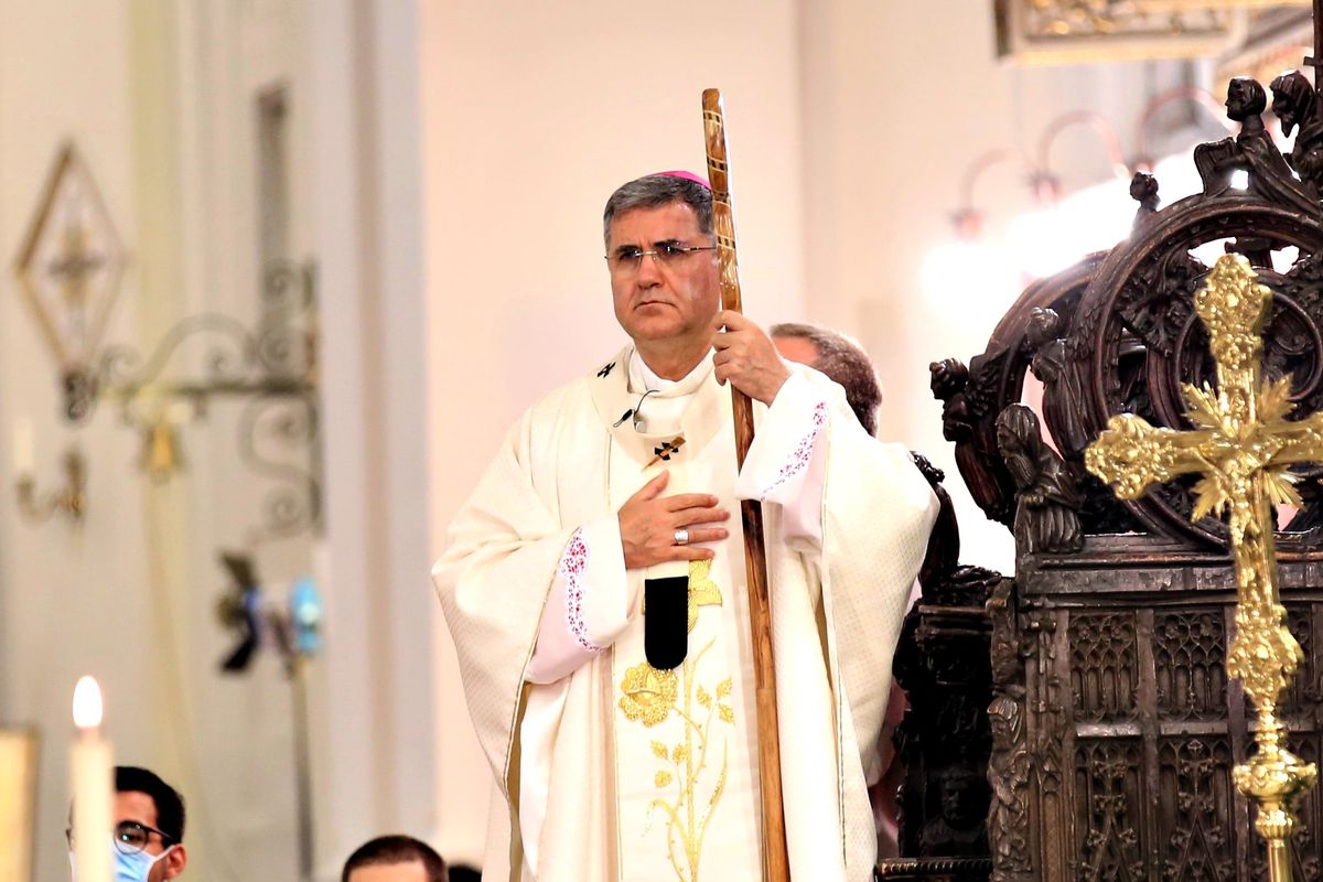 L’arcivescovo che in chiesa leggeva omelie anti Salvini «Fu il primo ad appoggiarci»