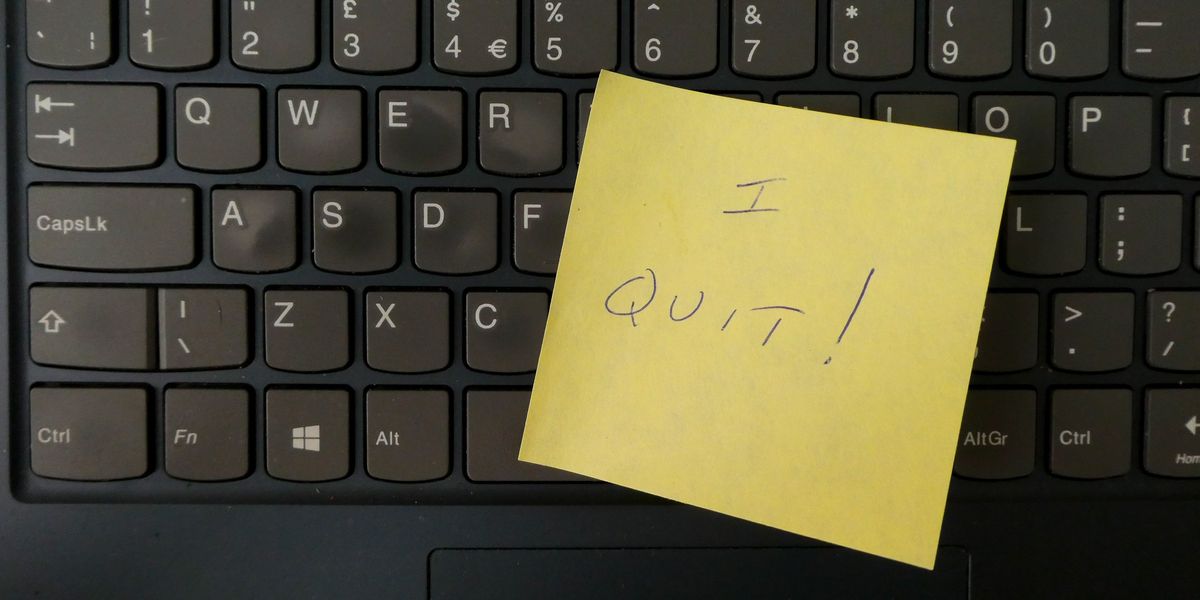 Post it note saying "I quit" on a keyboard