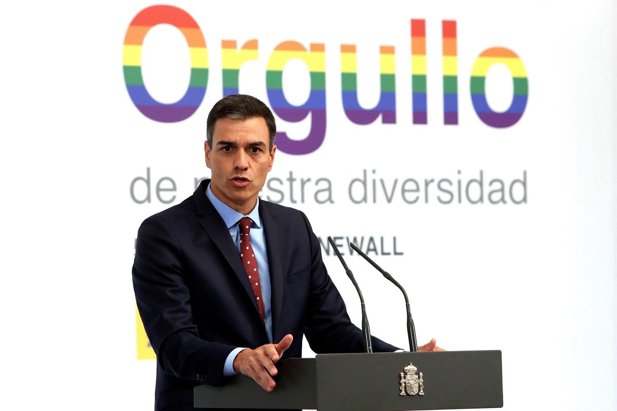 Sánchez scrive la Costituzione Lgbt
