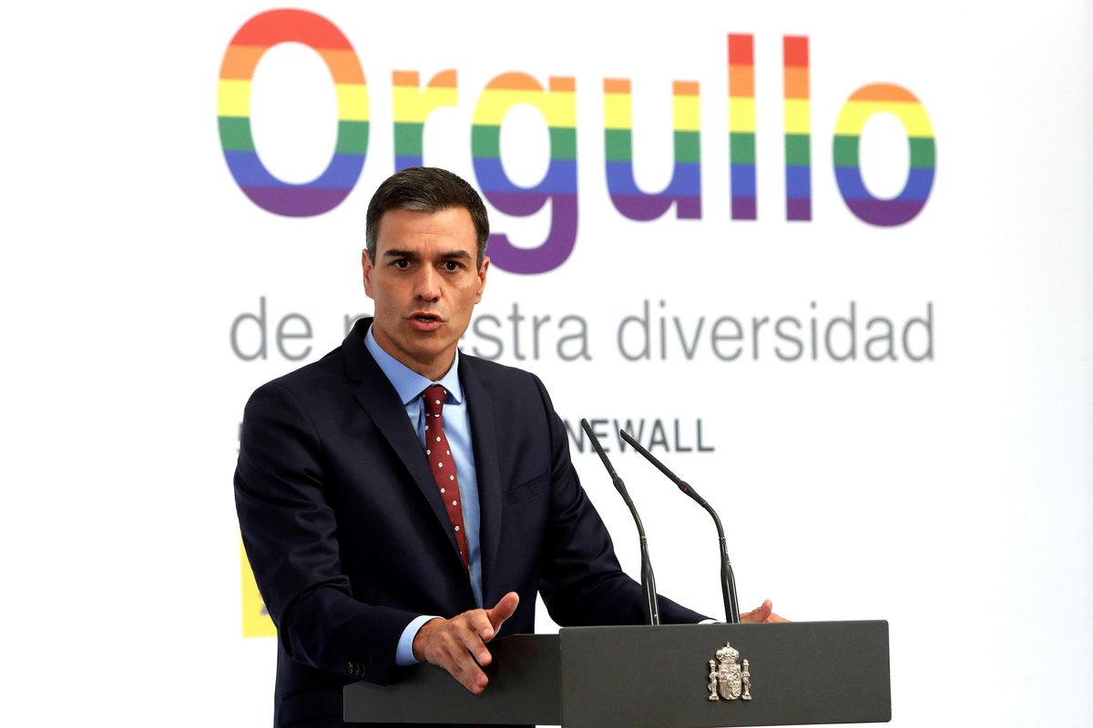 Sánchez scrive la Costituzione Lgbt