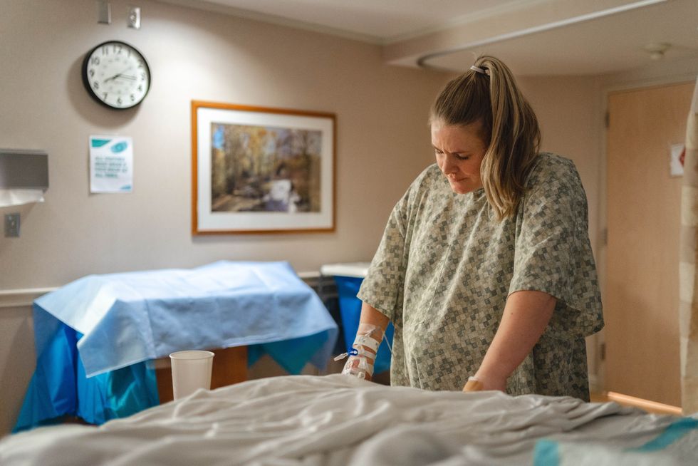mother-in-law in delivery room; Reddit AITA; delivery room boundaries; new parents; motherhood