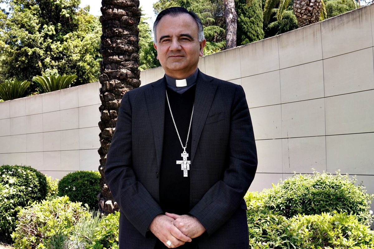 Il caso Ong conferma che con i soldi il cattolico o frega o si fa fregare