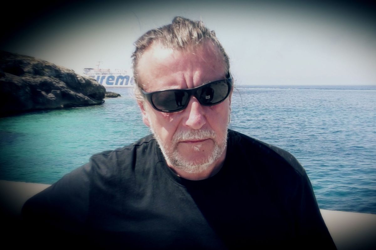 Le pressioni di Casarini & c. per farsi dare decine di clandestini da portare in Italia