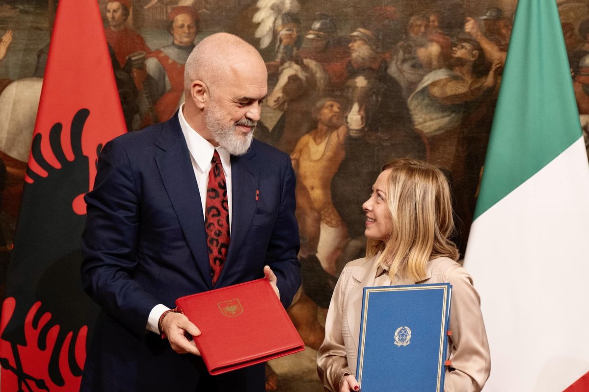 Migranti, la Corte di Tirana stoppa l’accordo