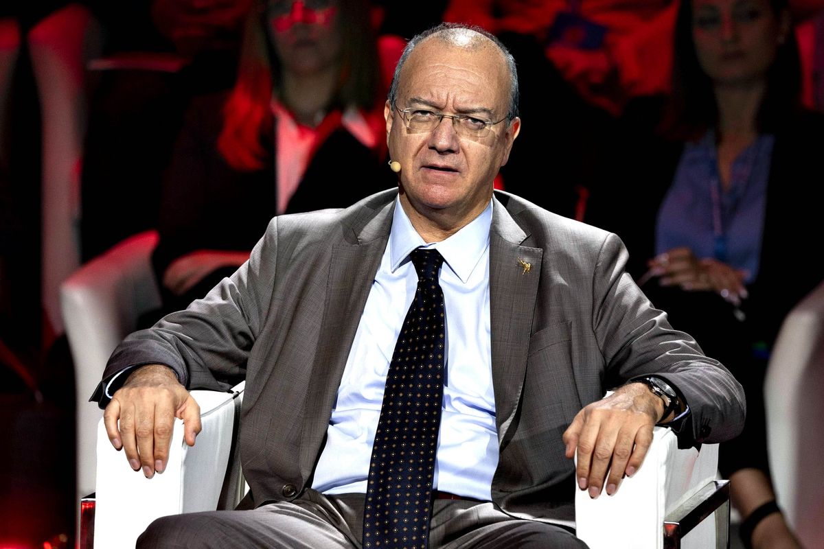 Valditara tace, la destra si infuria: «Sudditanza culturale alla sinistra»