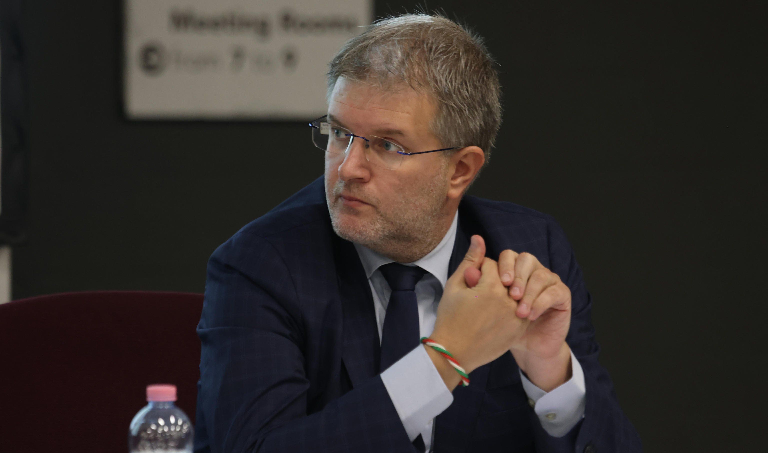 Carlo Fidanza: «Vogliamo costruire col Ppe un’alternativa alla sinistra»