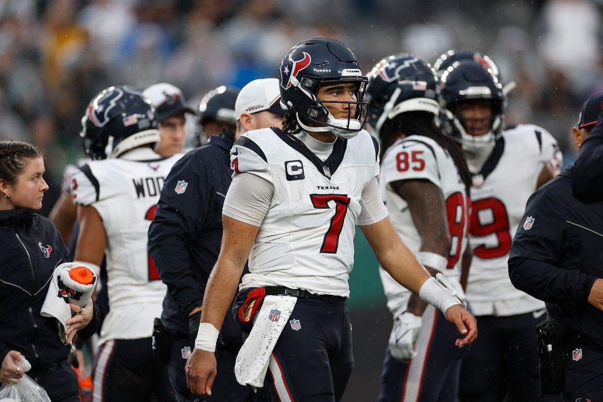 C.J. Stroud leaves with concussion late in Texans’ loss versus Jets