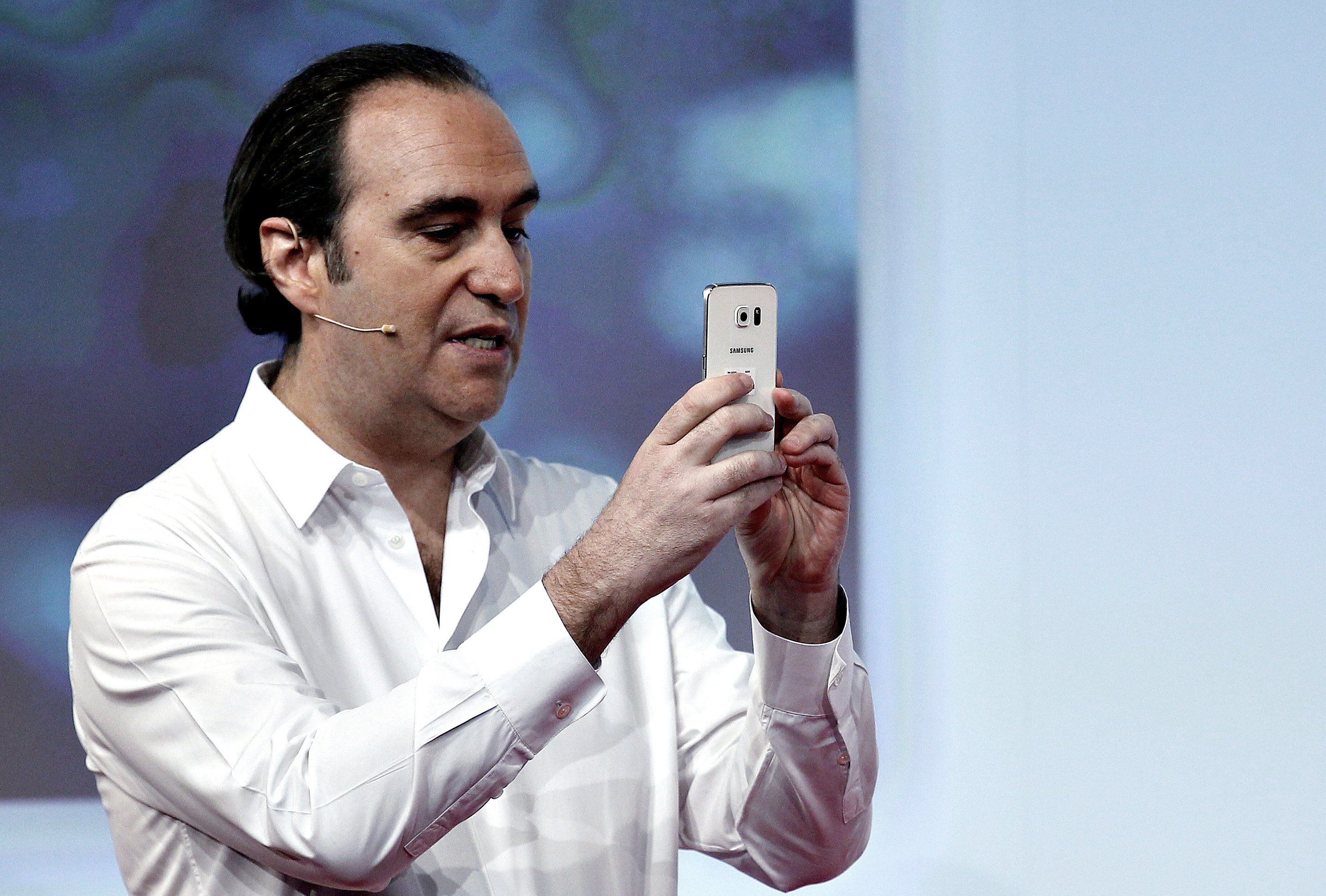 Iliad telefona a Vodafone e le suona a Vivendi