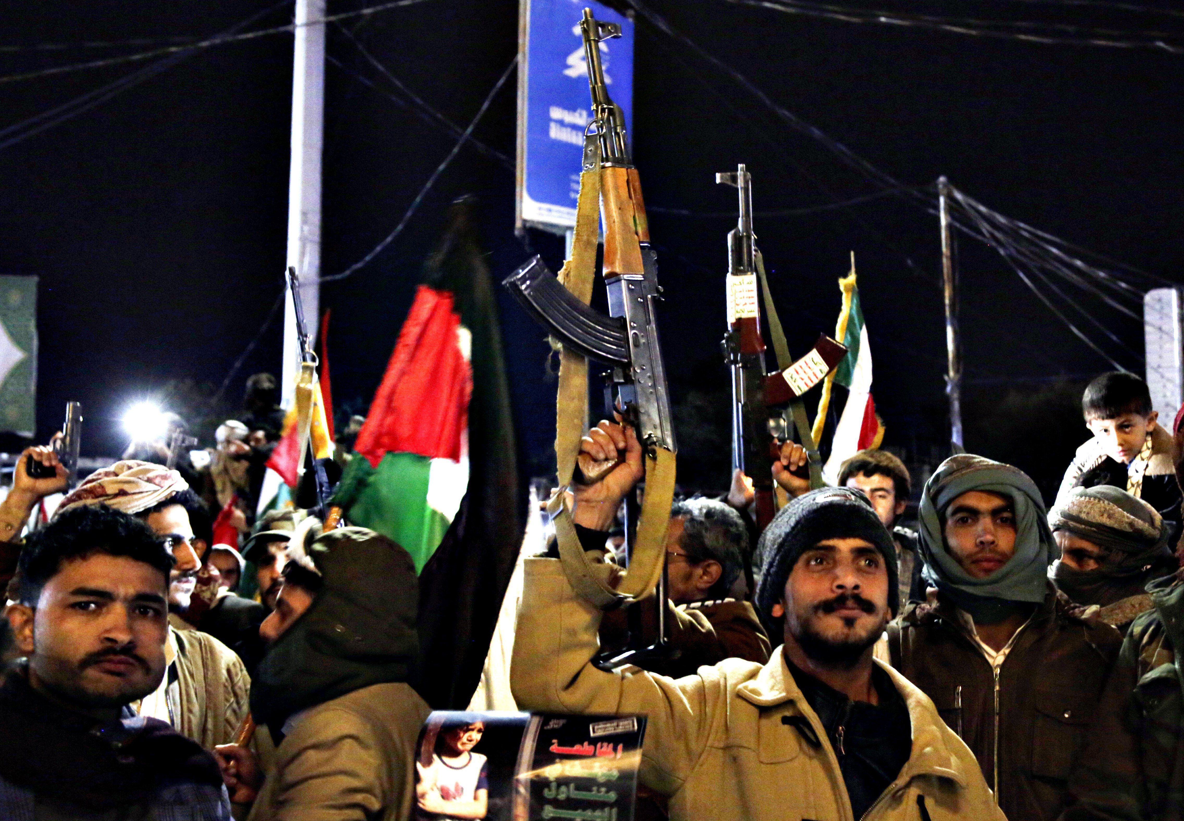 Odiano gli ebrei e i sauditi e seguono gli ayatollah. Ecco l’identikit dei ribelli