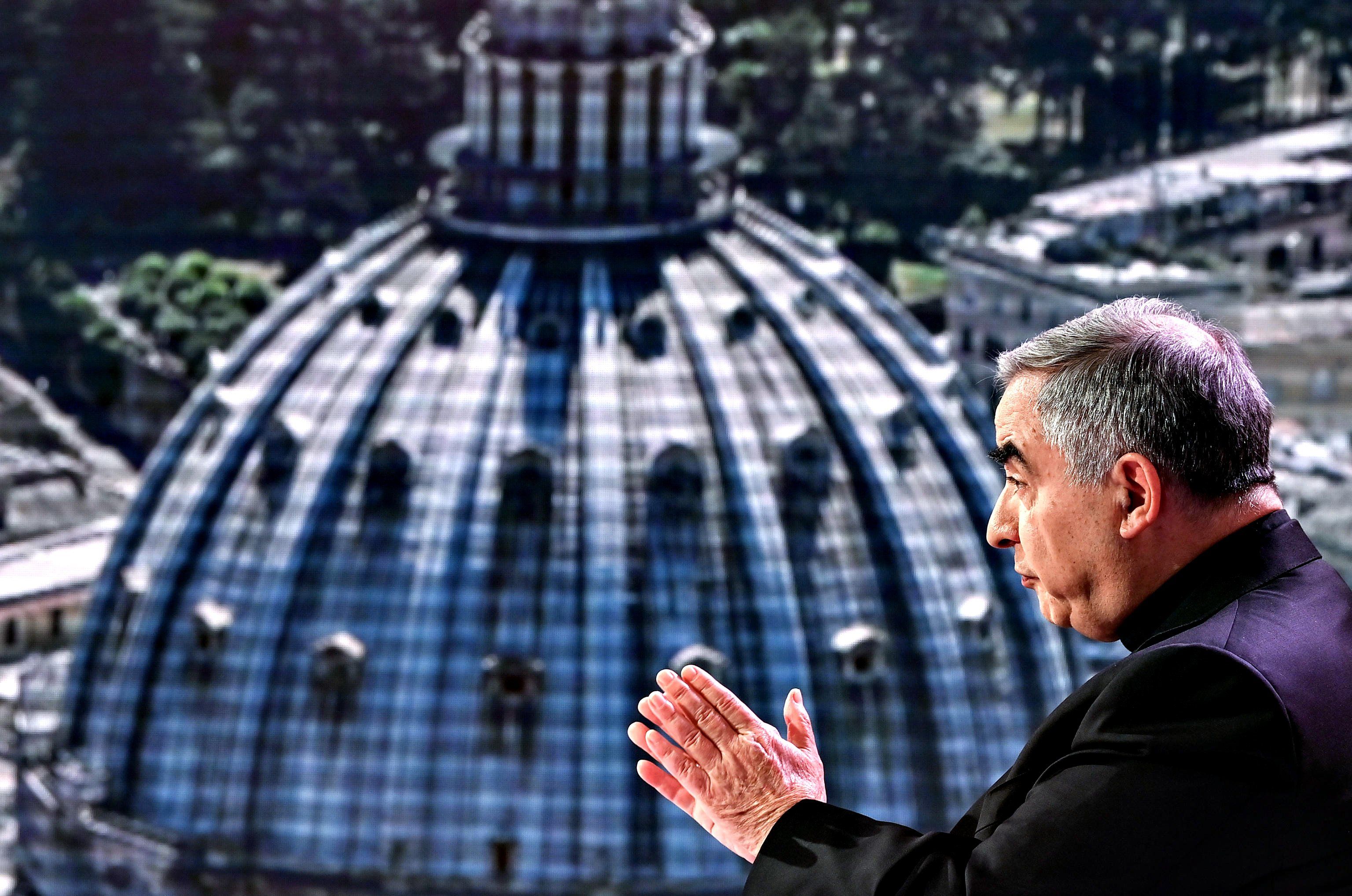 Becciu resta nel suo super attico