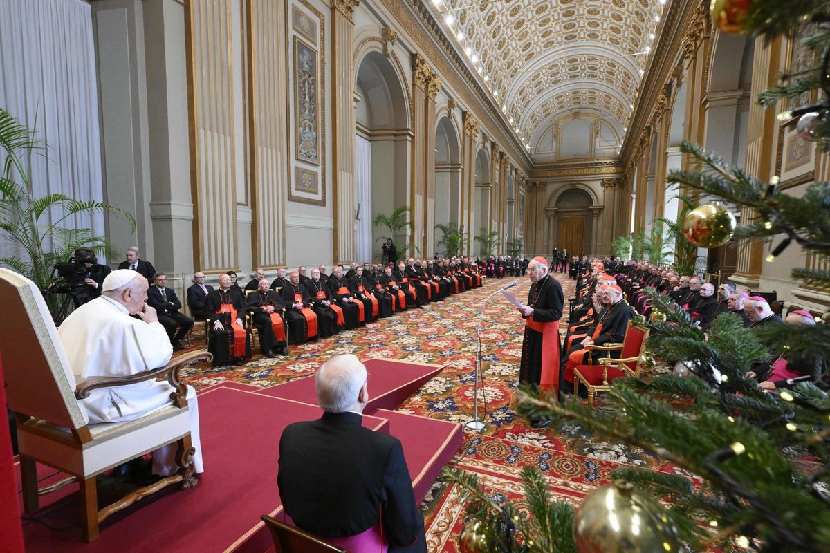 Pur di benedire le unioni gay violate le regole del Vaticano