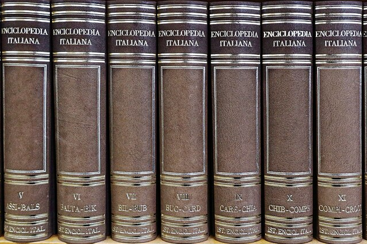 Resa della Treccani alla propaganda: «Femminicidio» parola dell’anno