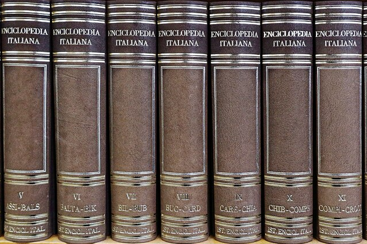 Resa della Treccani alla propaganda: «Femminicidio» parola dell’anno