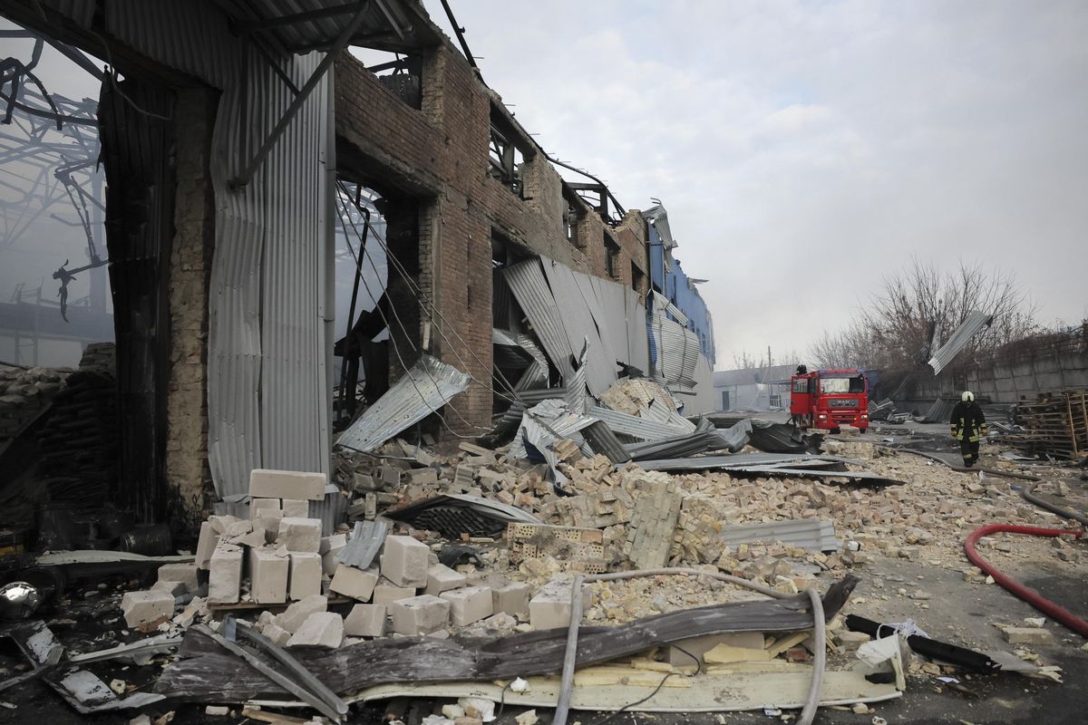 Pioggia di missili di Putin sull’Ucraina. Varsavia denuncia: «Violati i nostri cieli»