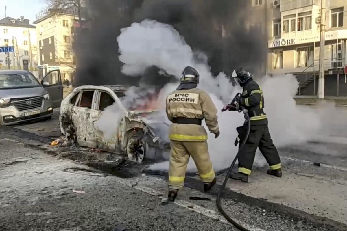 Kiev reagisce ai razzi di Putin. Mosca: «Civili ammazzati, il responsabile è l’Occidente»