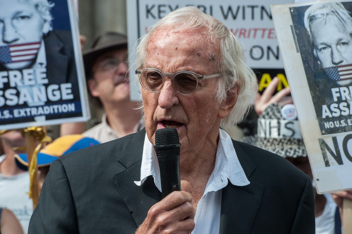 „Ein Riese des Journalismus hat uns verlassen“: John Pilger im Alter von ...