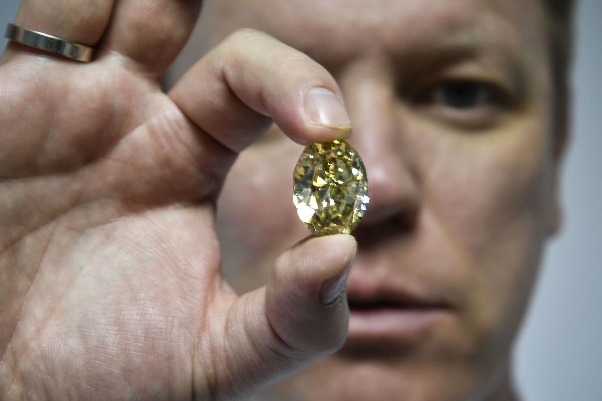 Le sanzioni sui diamanti russi cambiano la geopolitica delle pietre preziose