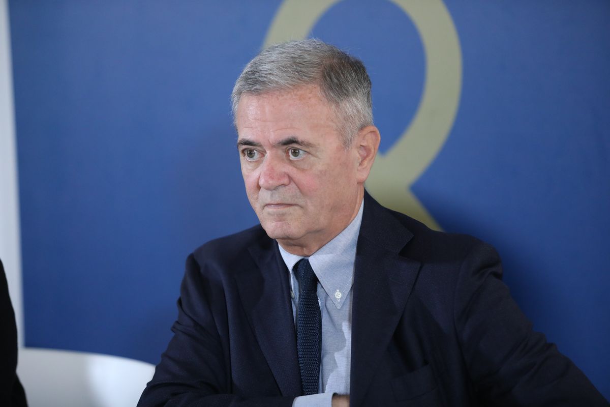 «Rep» ora si mette a rimpiangere il Cav pur di regalare il suo partito alla Schlein