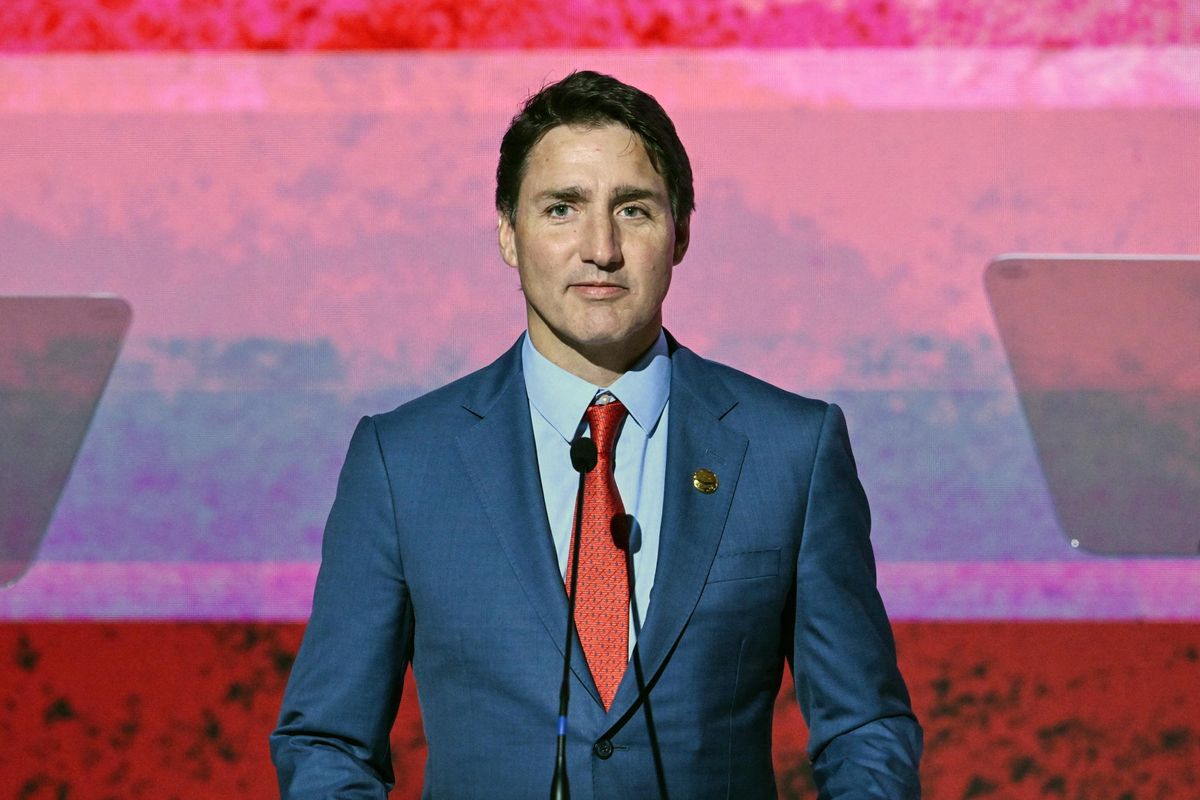 La guerra alla realtà del Canada di Trudeau. Tampax obbligatori nei bagni degli uomini