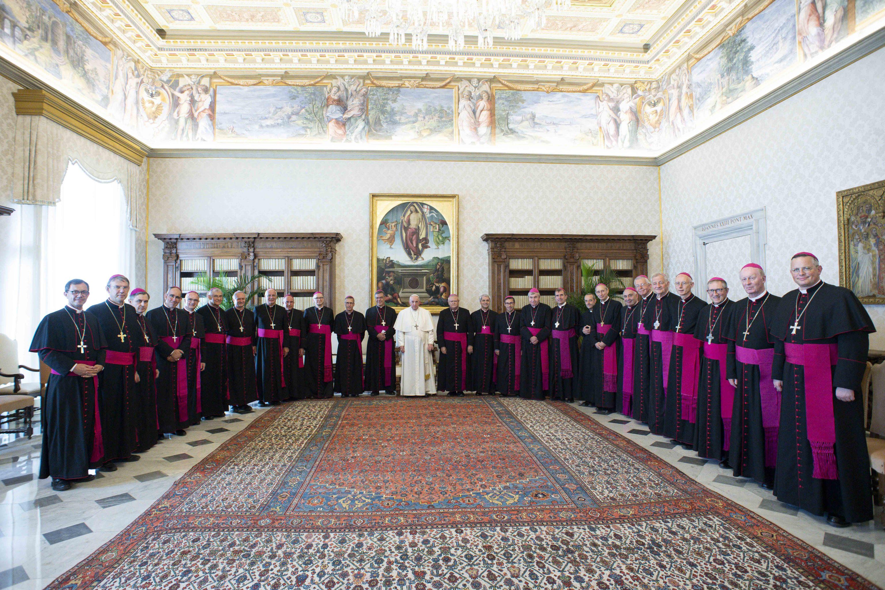 Pure la chiesa francese si dissocia e fa crollare i distinguo del «Tucho»
