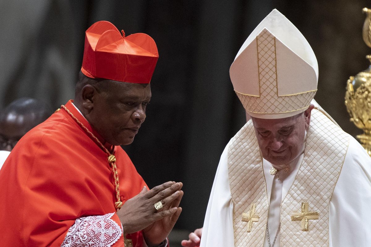 Sui gay l’Africa dice no a Bergoglio, che cede: da voi niente benedizioni