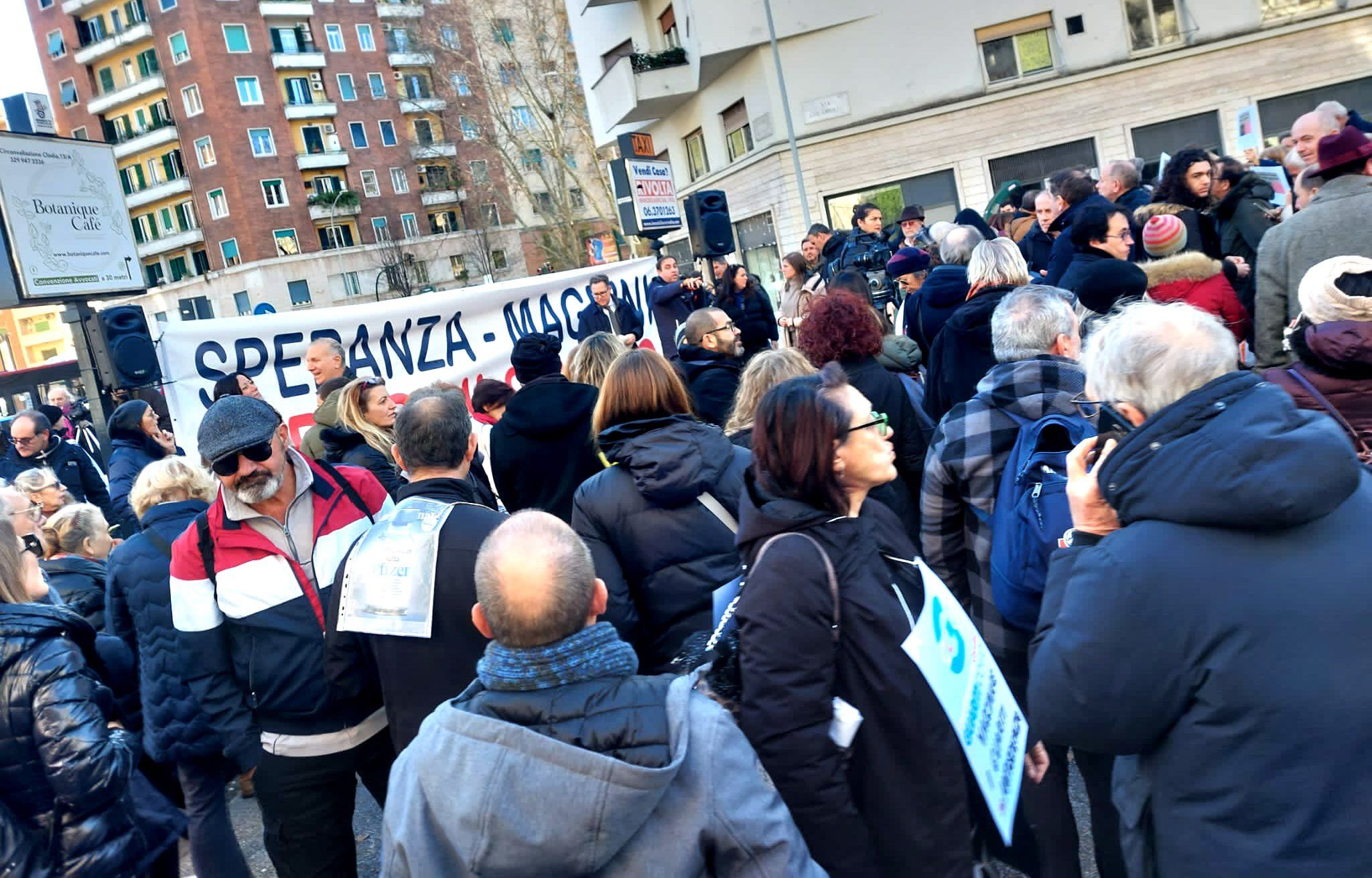 L’urlo delle vittime dei vaccini in faccia ai pm